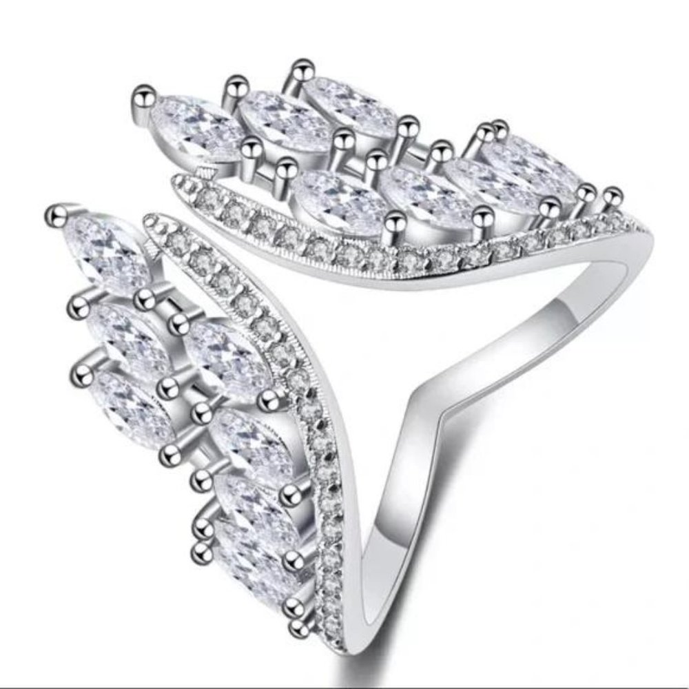 STERLING SILVER DIAMOND ADJUSTABLE RING, CUTE RING, SHINY RING. - Picture 3 of 4